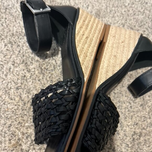 VINCE CAMUTO BLACK LEATHER WEDGE SANDAL HEELS SZ 7M - Picture 3 of 5
